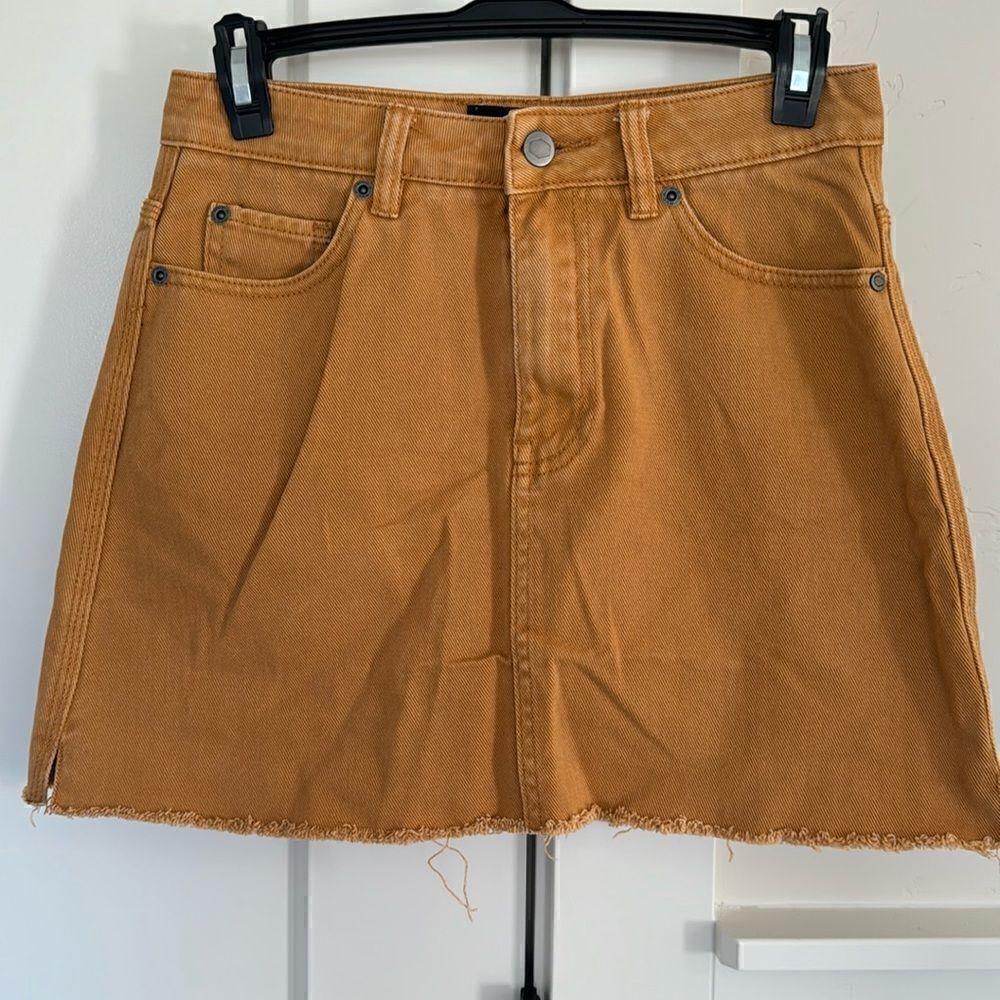 RVCA ROWDY 100% Cotton Light Orange/Tan Zip Up Skirt Raw Hem Women’s Size 27